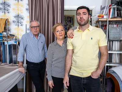 ...ci accoglie la famiglia al completo: il 71enne Giovanni, la moglie 66enne Maria Giuseppa e il figlio 33enne Antonello